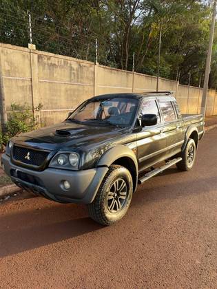 MITSUBISHI L200 2.5 GLS 4X4 CD 8V TURBO DIESEL 4P MANUAL MITSUBISHI L200 2.5 GLS 4X4 CD 8V TURBO DIESEL 4P MANUAL